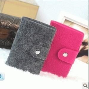 

OJ Dompet Kartu Nama dengan Sampul Kain Wol Imitasi (Isi 20 Kartu)