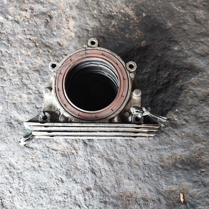 Rumahan seal As Kruk belakang Mitsubishi Colt T Ss/Kuda Bensin