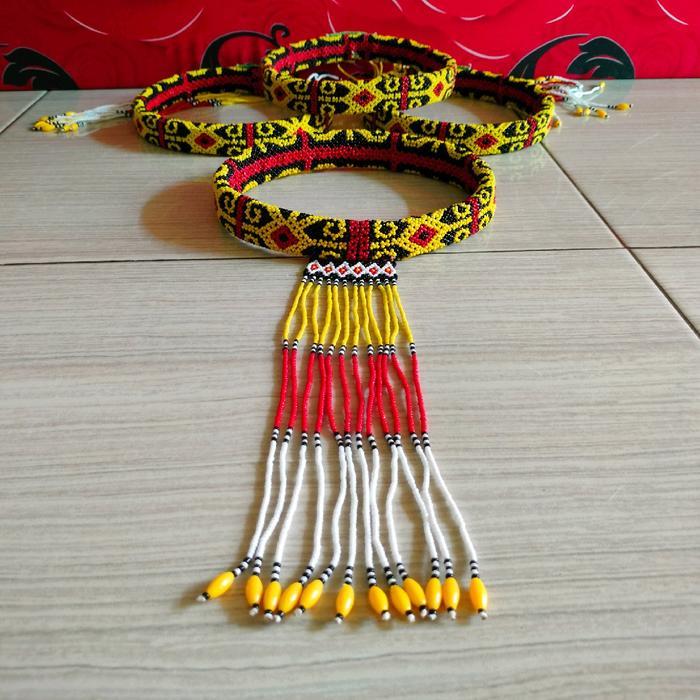 hiasan kepala manik aksesoris mahkota manik bando dayak ikat kepala manik dayak bando tari dayak aks