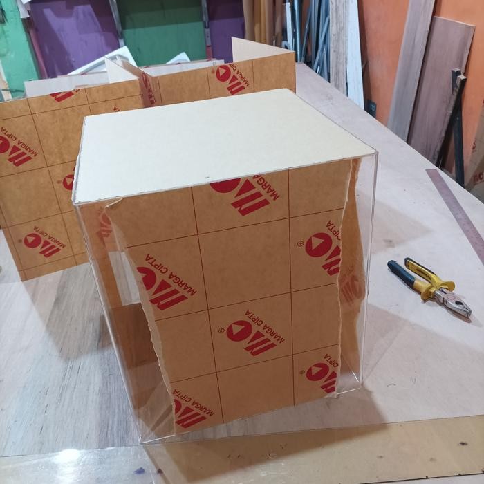 Kotak Akrilik Display