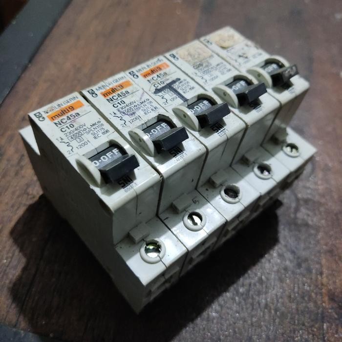 BERKUALITAS mcb merlin gerin c10 nc45a 1p