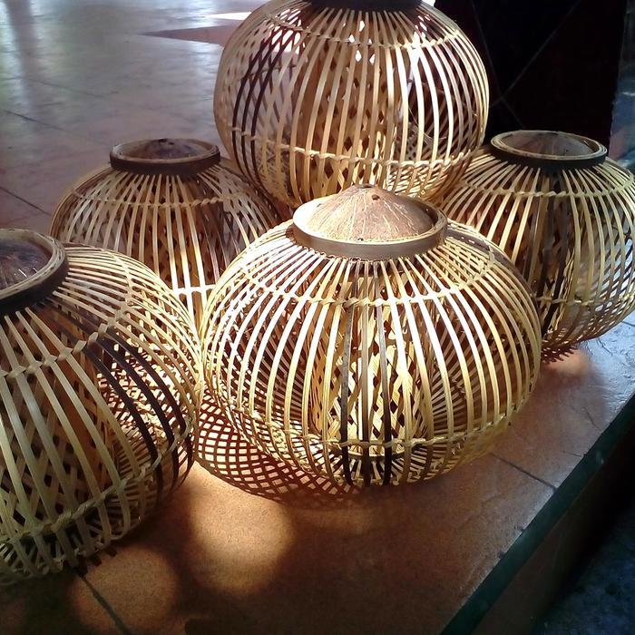Kap Lampu Bambu Gantung Lampion