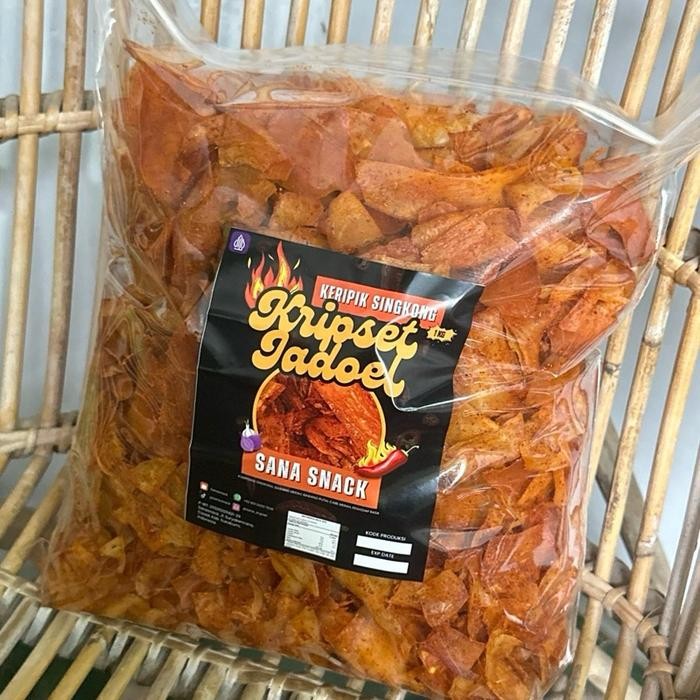 

1 KG KRIPSET JADOEL SANASNACK KERIPIK SINGKONG PEDAS KHAS SUKABUMI AROMA BAWANG NOSTALGIA 90-AN