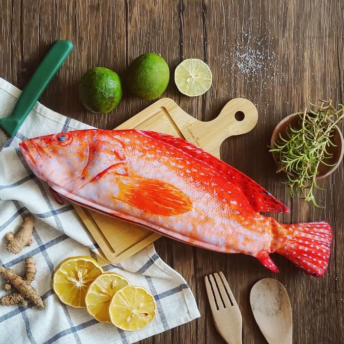 

Tempat Pensil Karakter Shrelo Pencil Case Ikan Kerapu Merah untuk Sekolah Kantor Konten Kreator