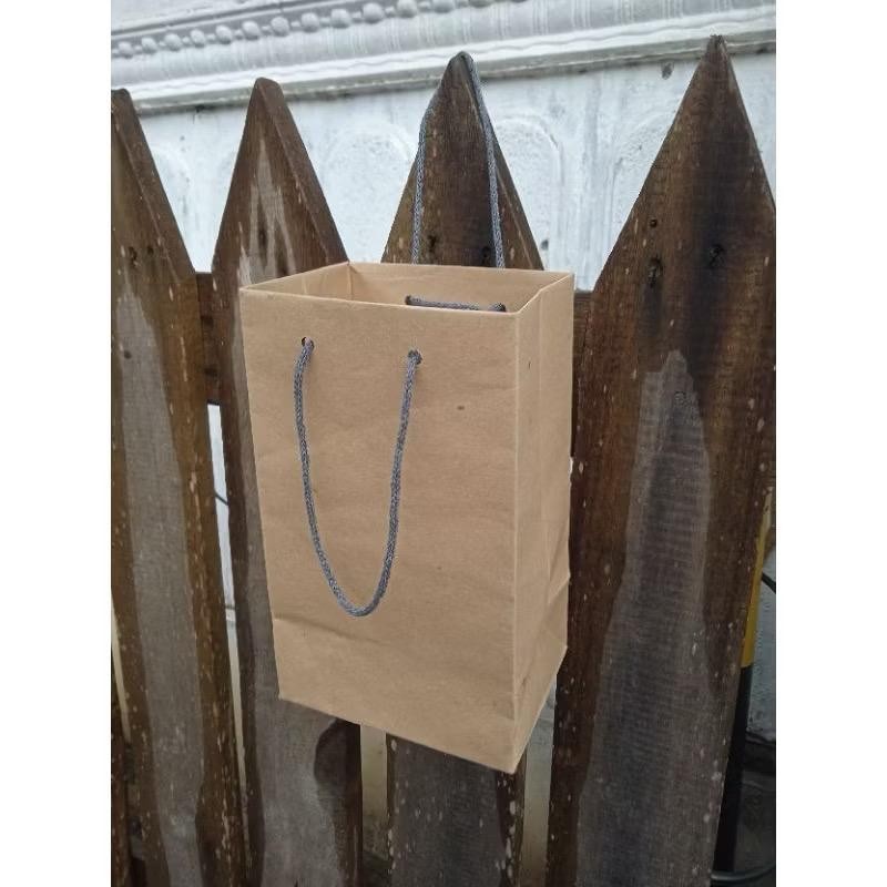 

Paperbag polos Coklat Ikiran 12x12x20 (paket 12pcs) |Tas kertas |Tas Kado |Tas Souvenir |paper bag custom