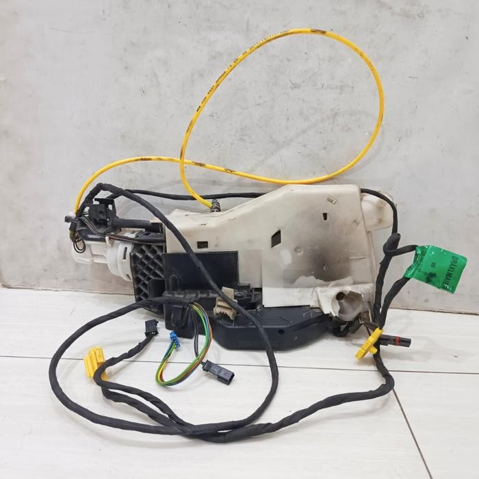 Door Lock Depan Kiri Mercedes Benz S Class W220 A2207206935