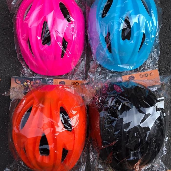 SEPATU RODA + DEKER PENGAMAN + HELM SEPEDA / SEPATU RODA ANAK