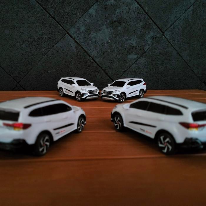 miniatur Toyota Rush