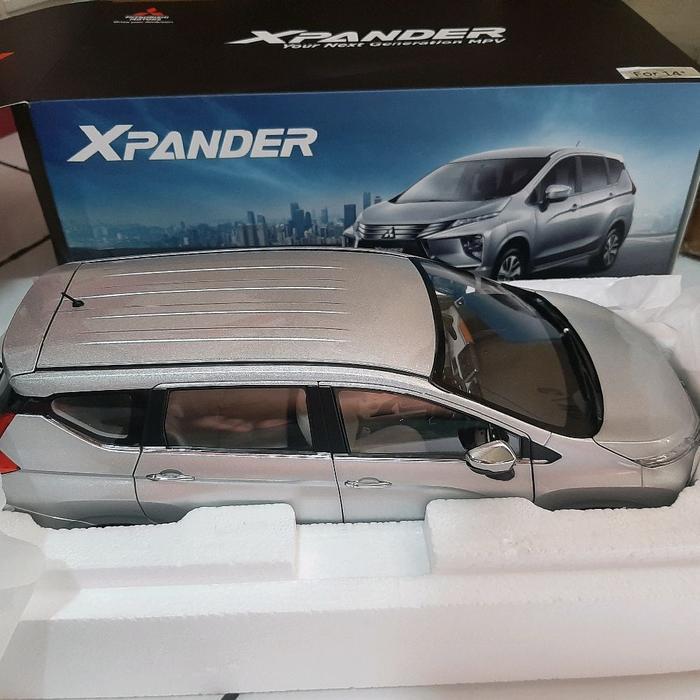 Premium Diecast Miniatur Mobil Xpander Dealer Box Mitsubishi Motors Skala 43 Original