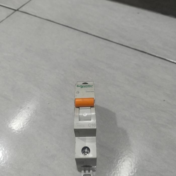 MCB SCHNEIDER 16A MCB SNEDER 16A BEKAS
