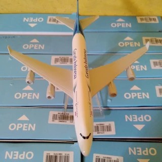 Miniatur Diecast Pesawat Garuda Indonesia Bahan Besi Boeing B747