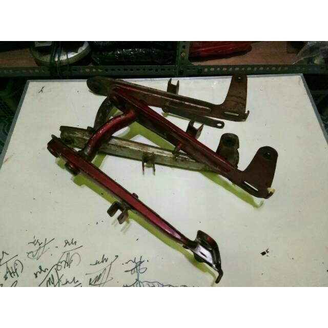 Swing Arm / Sapitan Blakang Honda c70 Shock Pendek Original