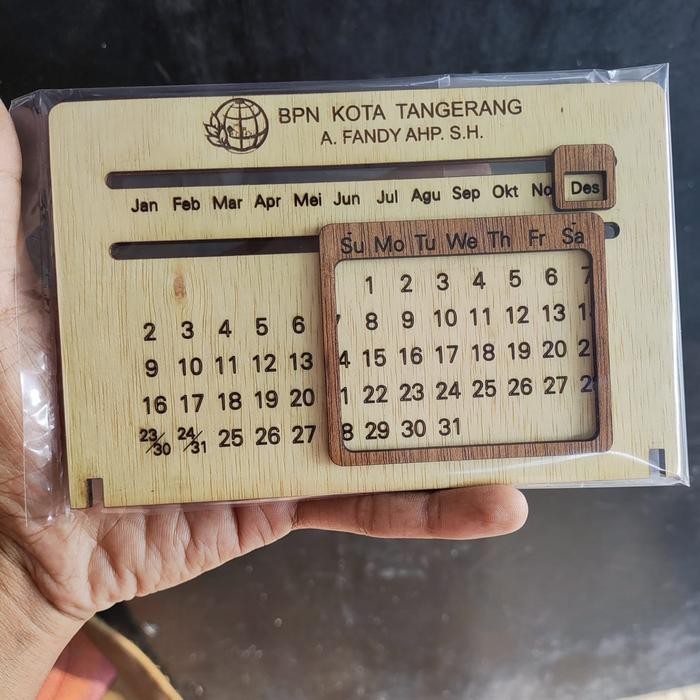 

Kalender Kayu Abadi Souvenir Pernikahan