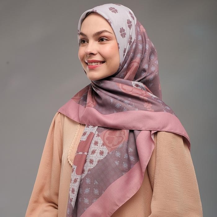 Pilihan- Shafira - Bethany Printed Scarf Hijab Segi Empat Motif