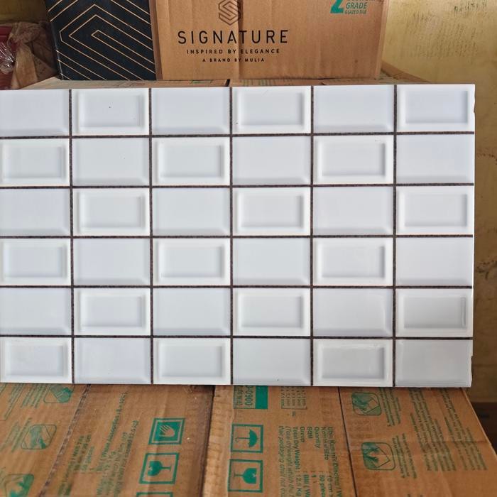 KERAMIK 25X40 MOTIF 5CM X 5CM / KERAMIK 25X40 PUTIH DINDING BEVEL ikad