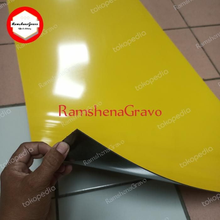 

gravoply /bahan grafir/ nama dada /name tag/ 60cm x 40cm tebal 1.5mm