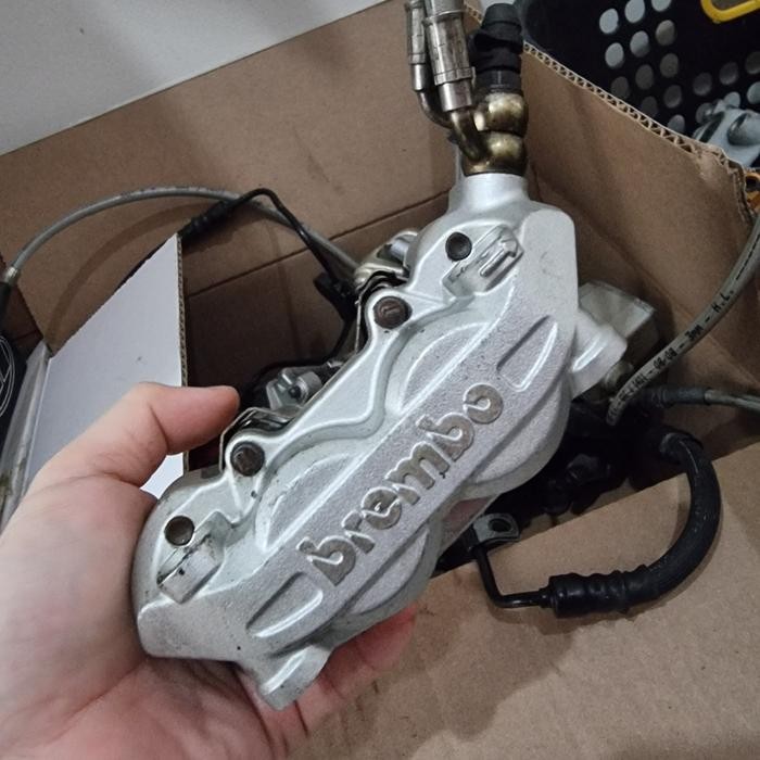 KALIPER DEPAN BREMBO KIRI KANAN 4 PISTON DUCATI RADIAL 100 MM