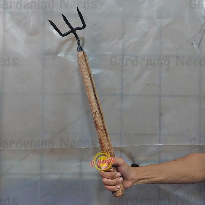 Garpu Tanah / Garukan Tanah / Garukan Sampah Gagang Kayu