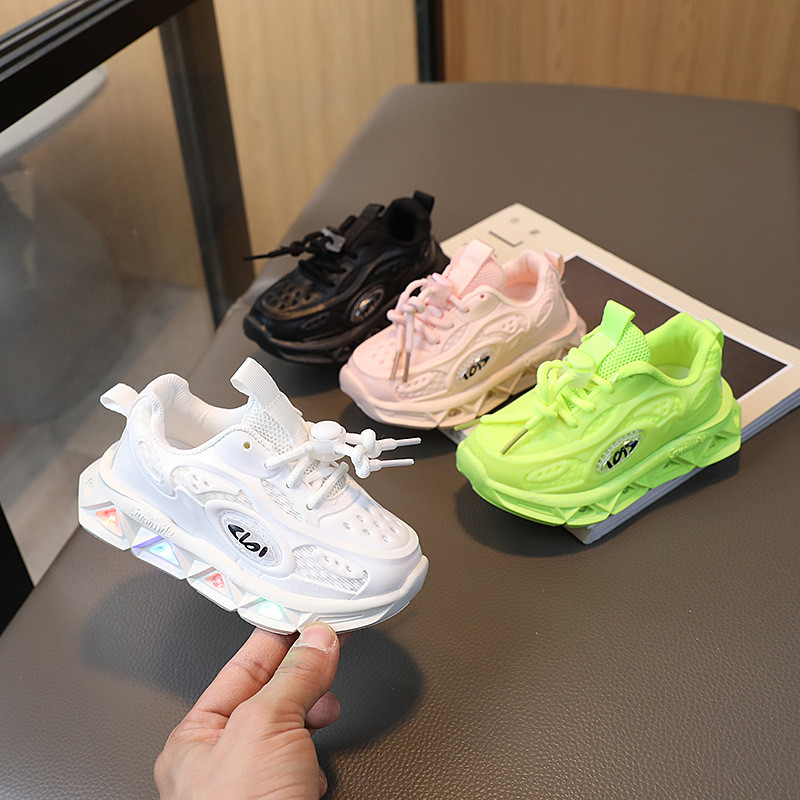 New LED Children Glowing Shoes Baby Luminous Sneakers Boys Lighting Running Shoes Kids Breathable Me