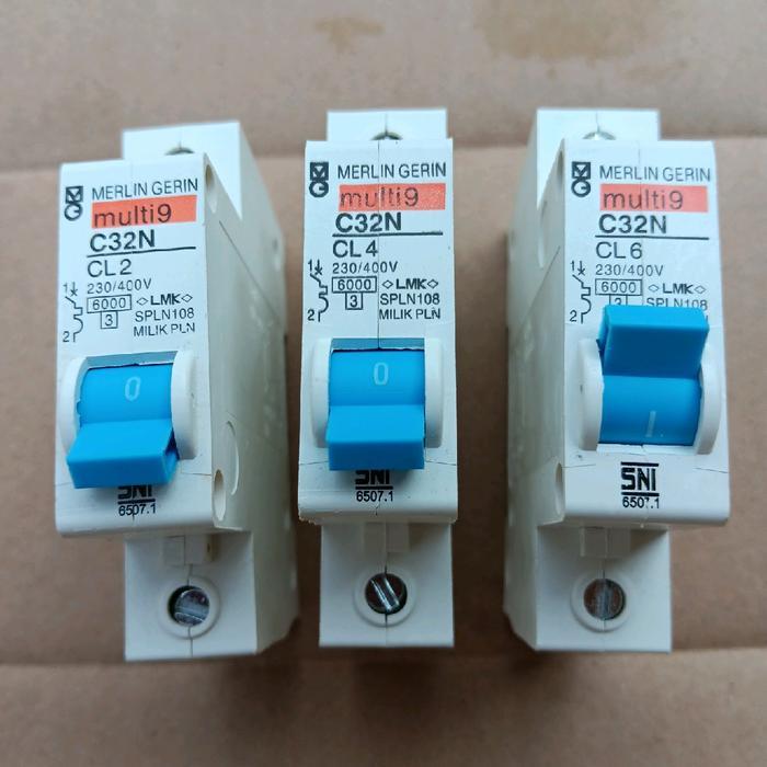 MCB Merlin Gerin Multi9 biru