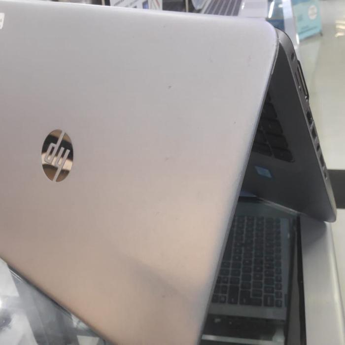 laptop hp ram 4 ssd 256 porsesor ryzen 5