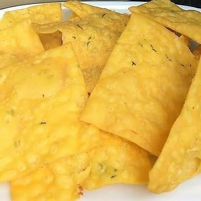 

KRIPIK BAWANG 1KG / KRIPIK LEBARAN / KUE LEBARAN / KRIPIK BAWANG