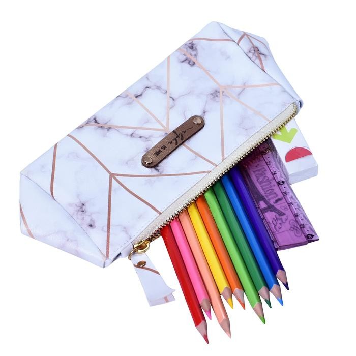 

ALPHAISME TRIANGLE POUCH TEMPAT PENSIL KOSMETIK MARBLE GEO