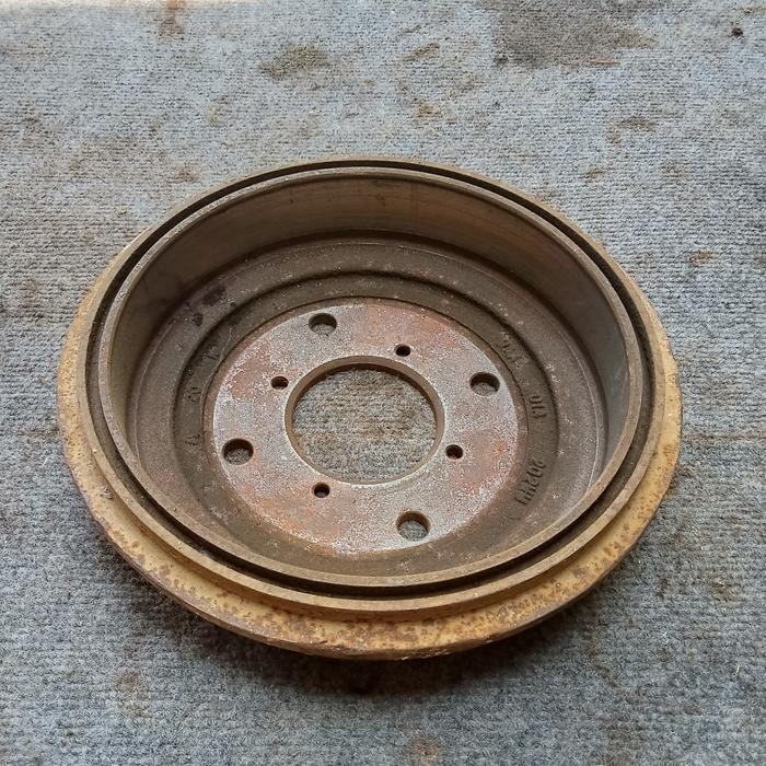 tromol belakang Suzuki esteem