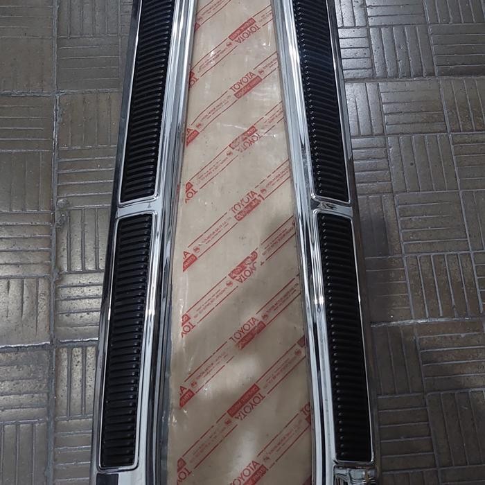 Louver Garnish Toyota Corona RT100 Original