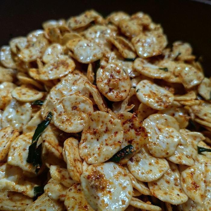 

SEBLAK KERING BUMBU KACANG PEDAS 1KG CIKRUH SNACK KERIPIK CAMILAN