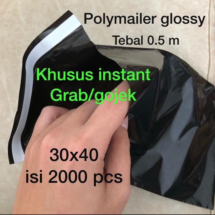 

POLYMAILER 30X40 HITAM GLOSSY ISI 2000 PCS KODE 112