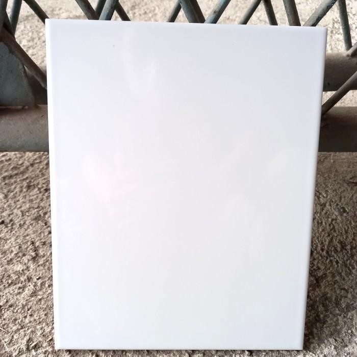 KERAMIK 20x25 PUTIH IKAD SUPER GLODSY