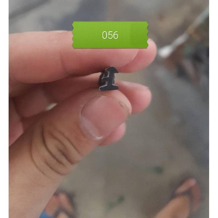 KARET HITAM UNTUK KACA ETALASE KODE 056