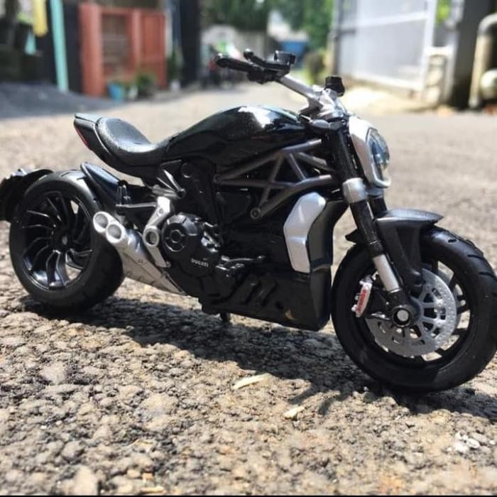 Ducati Shell / Diecast Ducati Shell