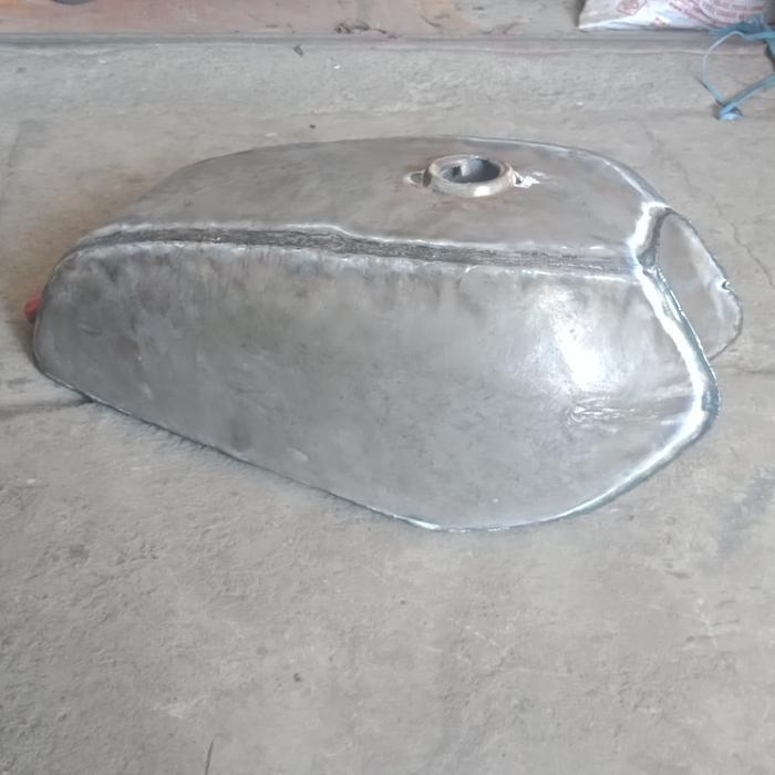 Tangki CG 125 mentah bahan