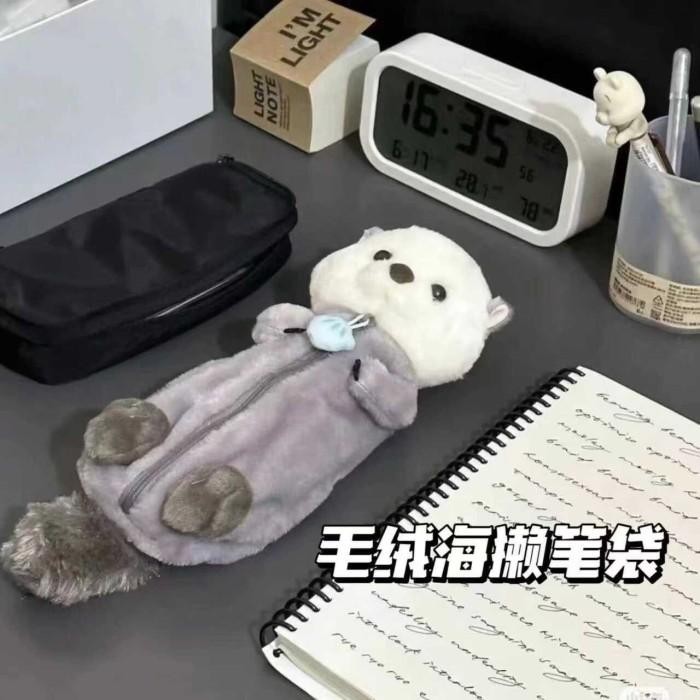 

Kotak Pensil Boneka Bulu Lucu SEA OTTER Edition Gwiyeo Pencil Case Stationery Bag Kawaii Doll