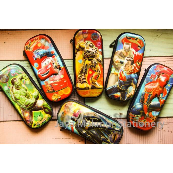 

Tempat Pensil seleting karakter Hologram (Bahan plastik keras)