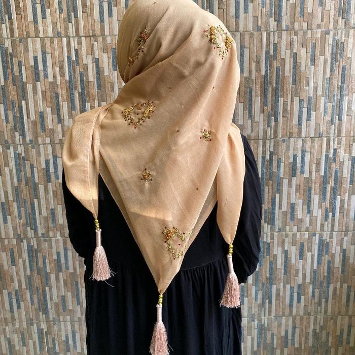 SALE Hijab Sulam Bunga Lovely Tasel Ori