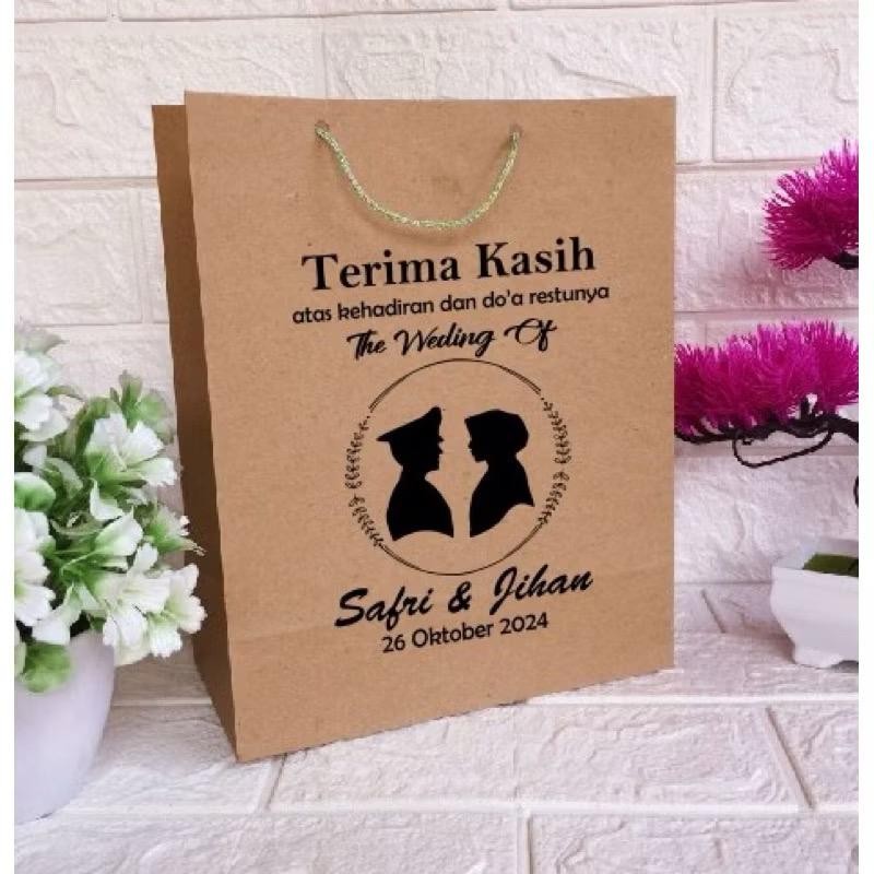 

Paperbag custom sablon ukuran 25x12x30 (paket 12pcs)|Tas Kertas |Tas Kado |Tas Souvenir |paper bag custom