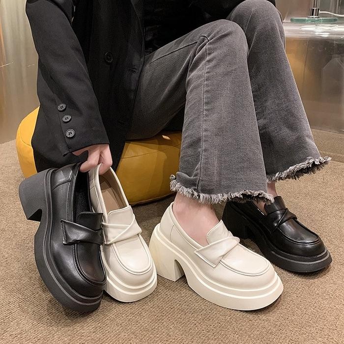 Donatello - Avanceid 1875 Heels Sepatu Sneakers Wanita Kerja Docmart Hitam Karet Shoes