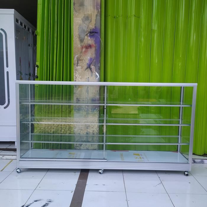 etalase kaca 2 meter / etalase ukuran 2 meter