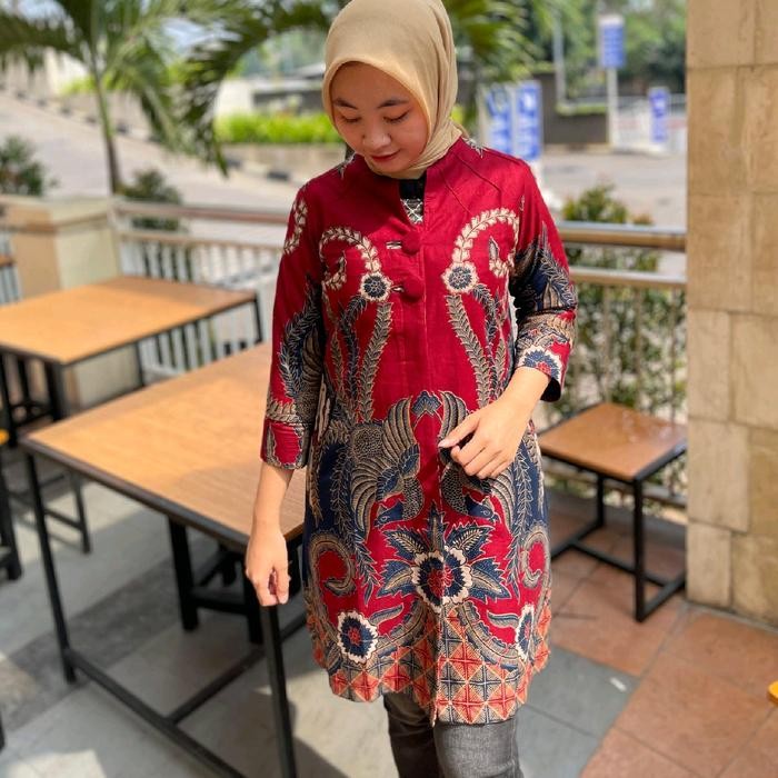 de68- Batik Tunik Atasan Wanita Kancing Depan Motif Merah Maroon Burung Kembar Bahan Katun