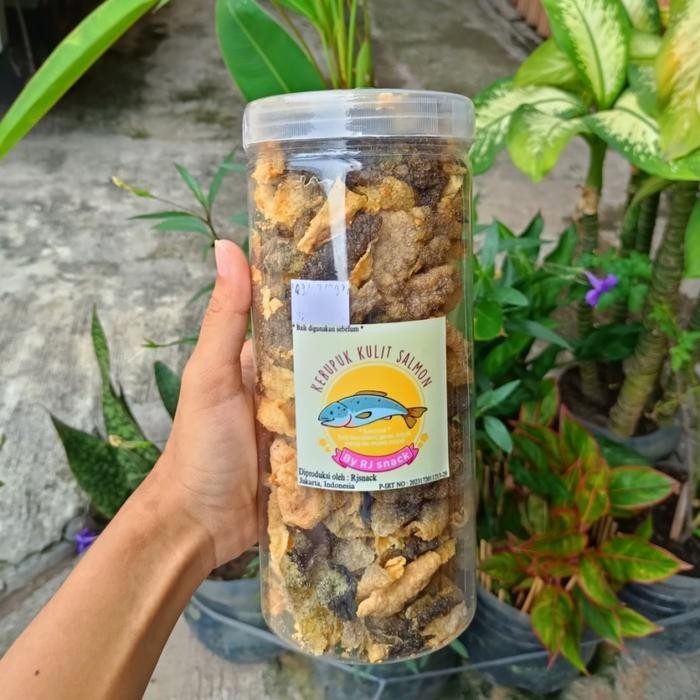 

KERIPIK KULIT IKAN SALMON KEMASAN PREMIUM TOPLES 150GR FISH SKIN CRUNCH CEMILAN KEKINIAN