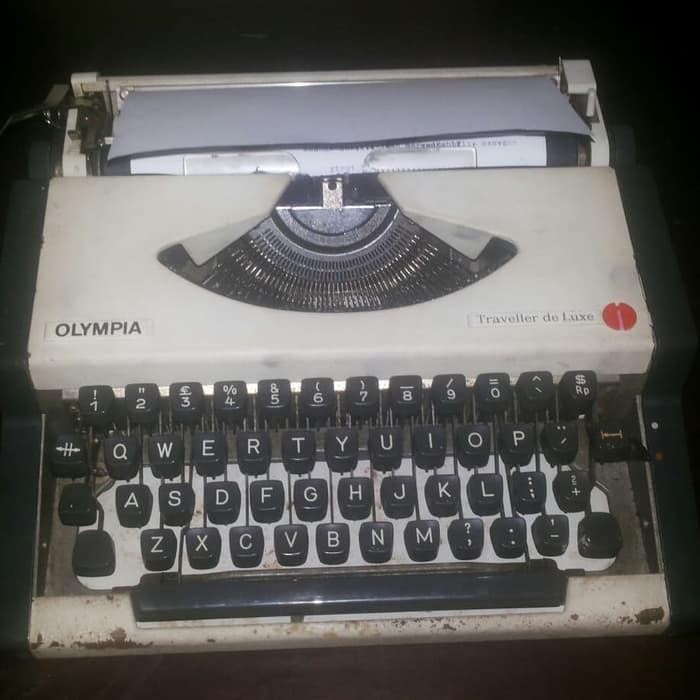 

MESIN KETIK MANUAL OLIMPIA NORMAL DAN SIAP PAKAI