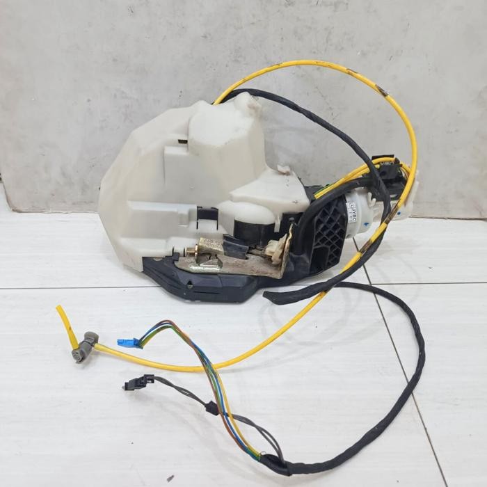 Door Lock Belakang Kanan Mercedes Benz S Class W220 A2207306435