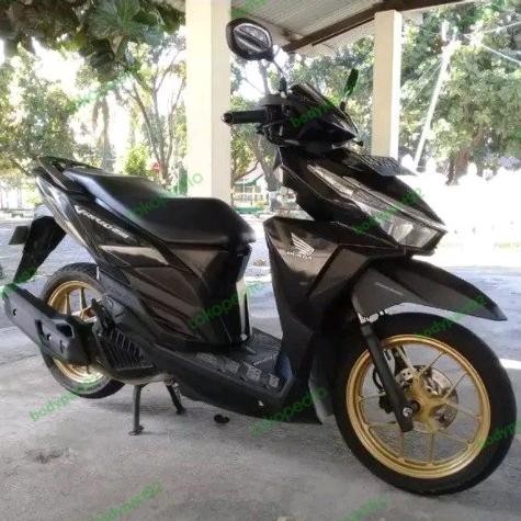 Emblem Logo Timbul Vario 150 Chrome