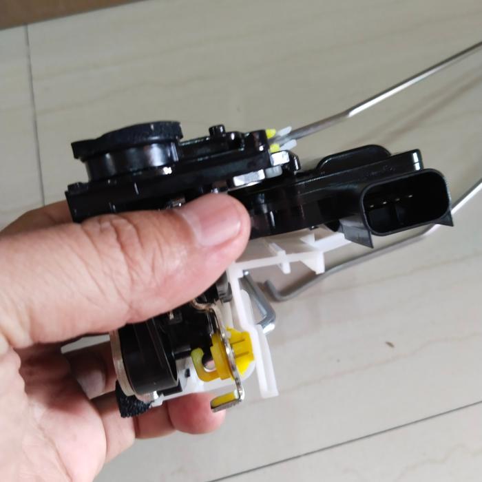 latch actuator door lock pintu belakang kanan kia all new picanto