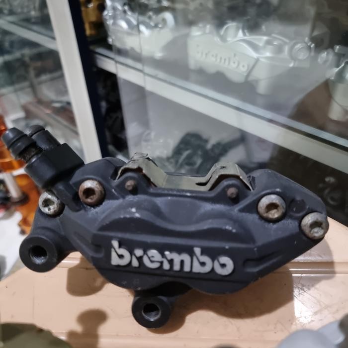 KALIPER DEPAN AXIAL DUCATI BREMBO 4 PISTON 4 PISTON 2 PIN KIRI KANAN