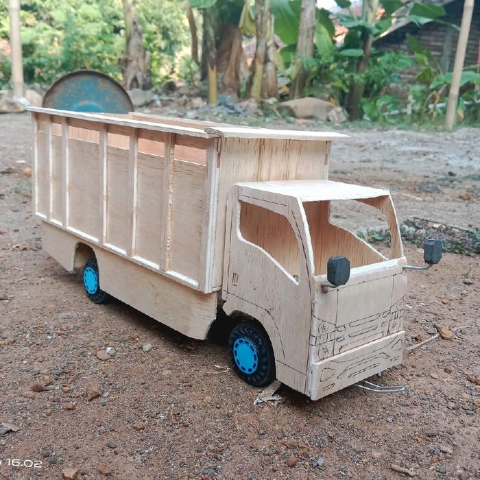 Mainan miniatur truk oleng kayu mentahan Toy Roda miniatur truk canter