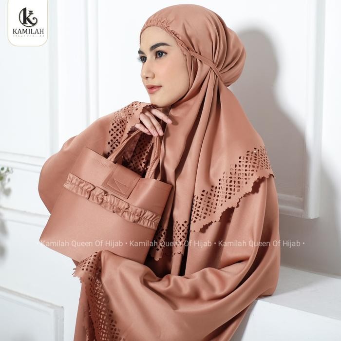 Pilihan- [Beli Lokal] Mukena Dewasa Sutra Velvet Lembut Lasercut Susun Nayara Mewah Silky